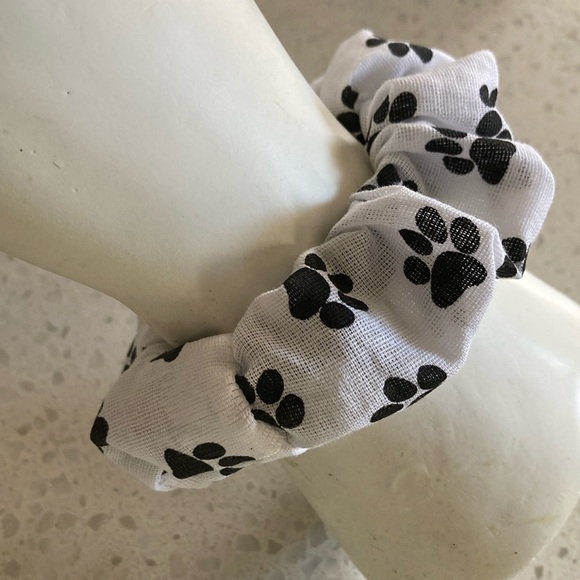 NEW Animal Prints Handcrafted Hair Scrunchie (1) - Picture 5 of 6